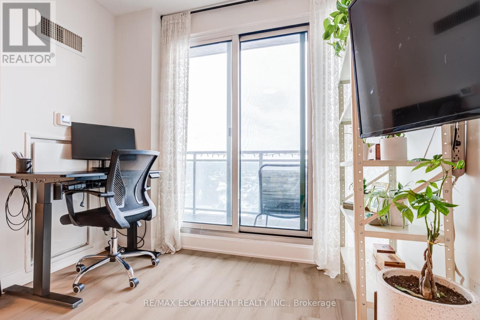 2623 - 165 Legion Road N, Toronto, Ontario  M8Y 0B3 - Photo 11 - W12873930