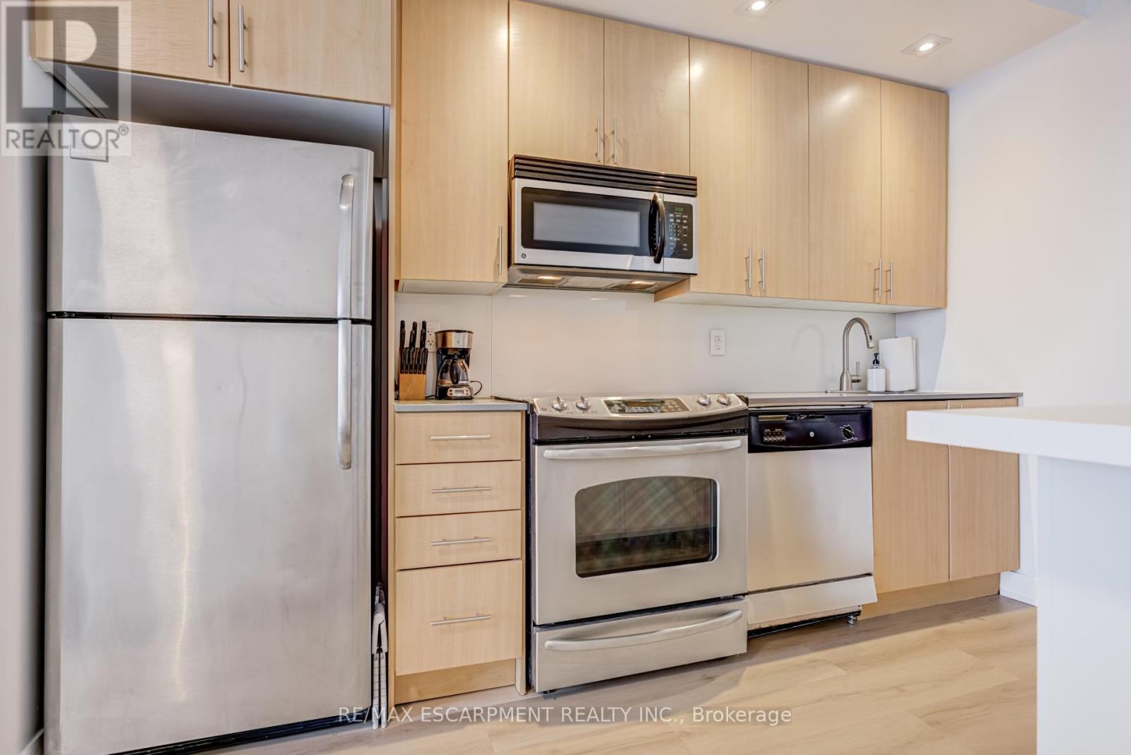 2623 - 165 Legion Road N, Toronto, Ontario  M8Y 0B3 - Photo 6 - W12873930