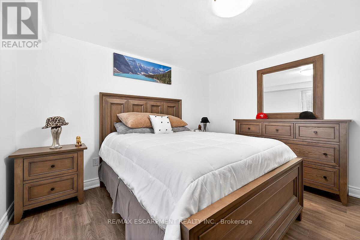 28 Tara Court, Hamilton, Ontario  L8K 6E6 - Photo 24 - X12873902