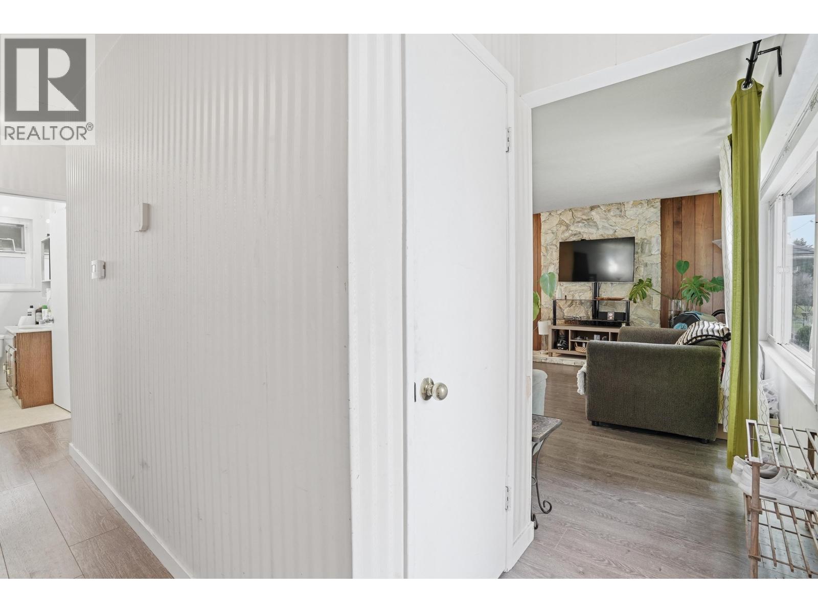 3737 Dubois Street, Burnaby, British Columbia  V5J 1K9 - Photo 13 - R3095857