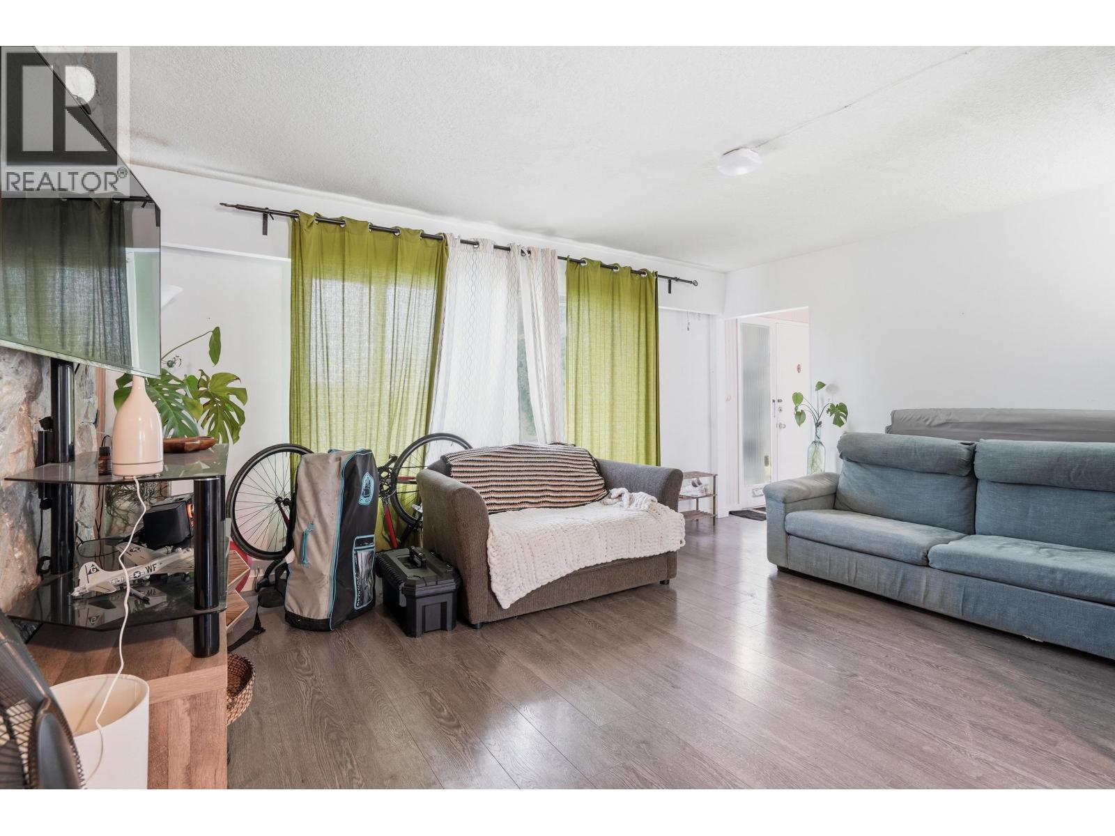 3737 Dubois Street, Burnaby, British Columbia  V5J 1K9 - Photo 7 - R3095857