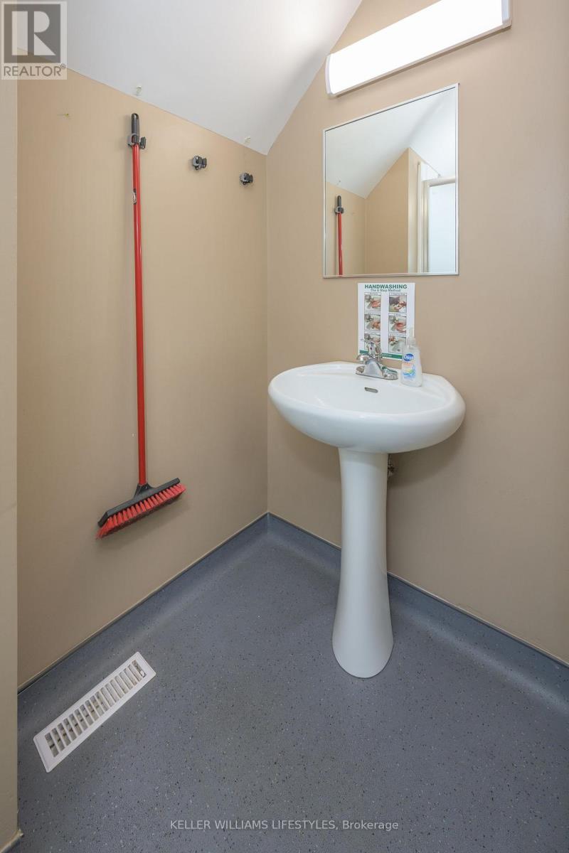 1233 Dundas Street, London East, Ontario  N5W 3B1 - Photo 29 - X12860960