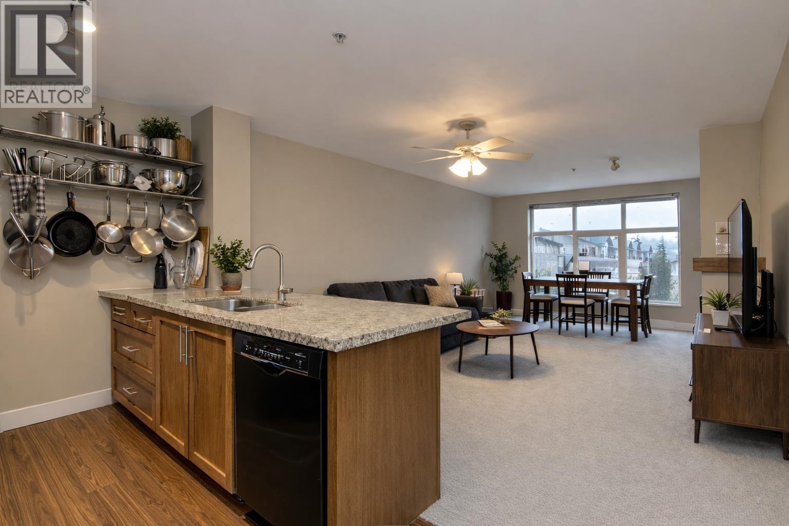 402 1211 Village Green Way, Squamish, British Columbia  V8B 0R7 - Photo 6 - R3078012