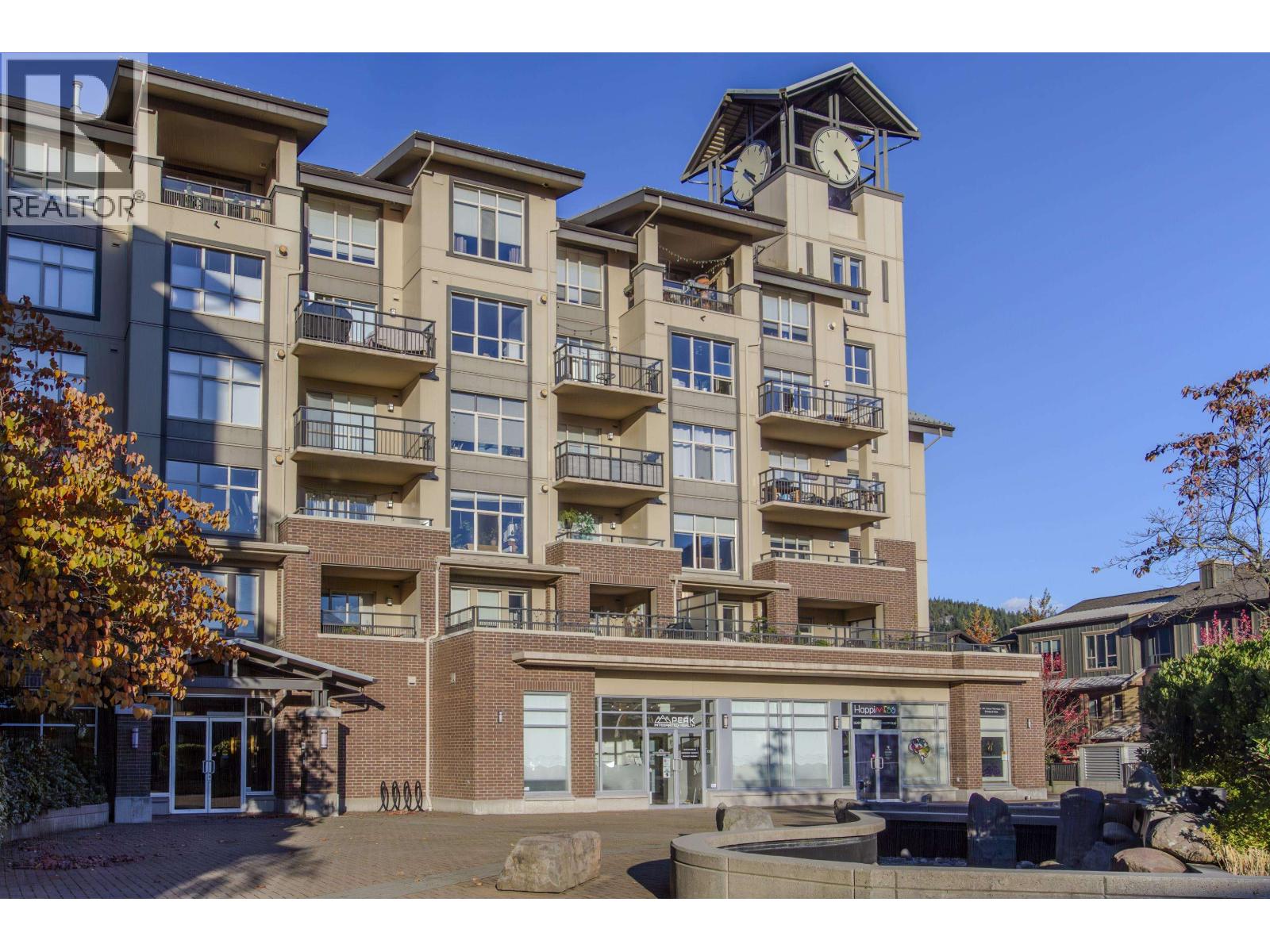 402 1211 Village Green Way, Squamish, British Columbia  V8B 0R7 - Photo 1 - R3078012