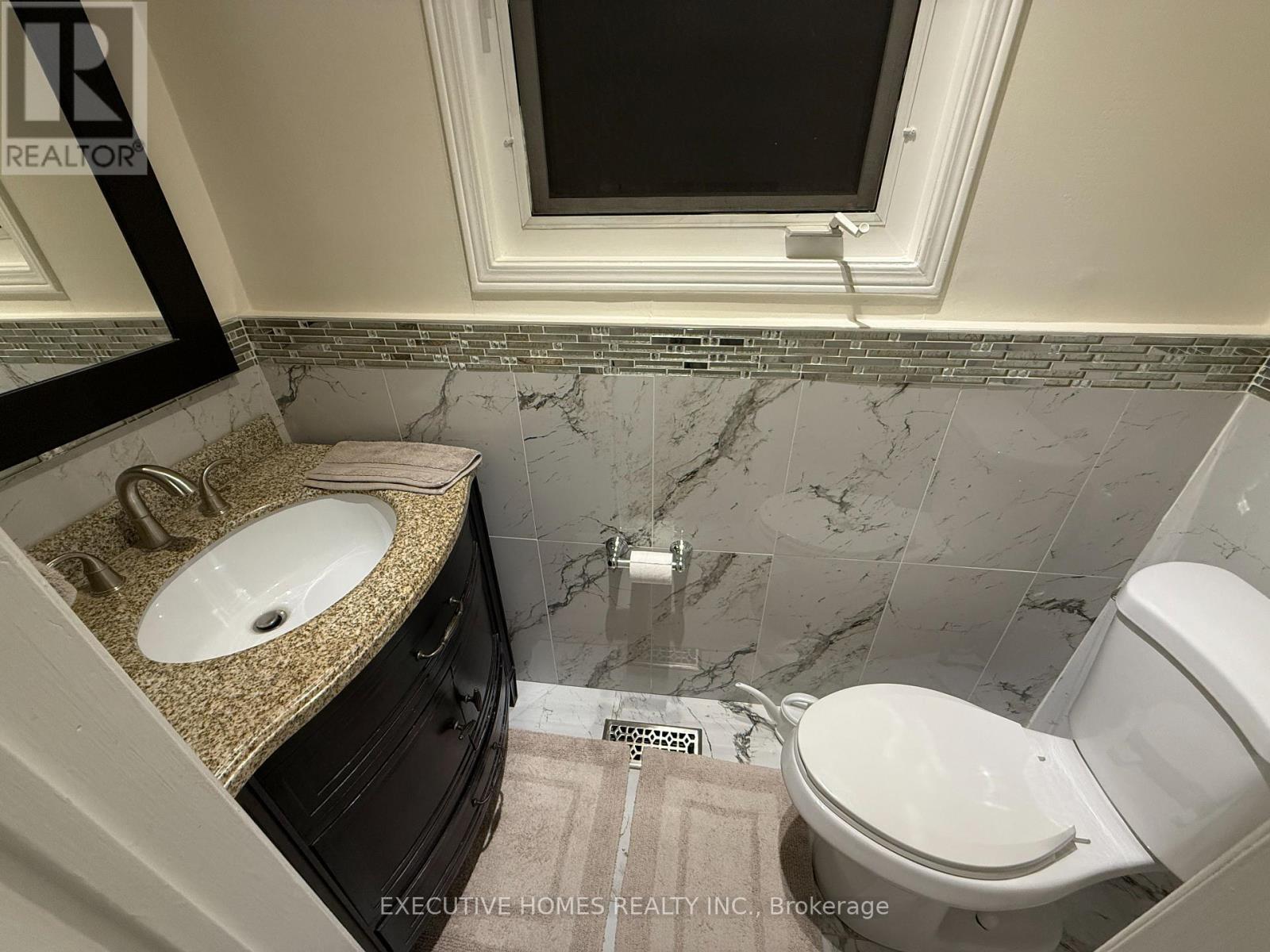 4388 Romfield Crescent, Mississauga, Ontario  L5M 4K9 - Photo 5 - W12858396