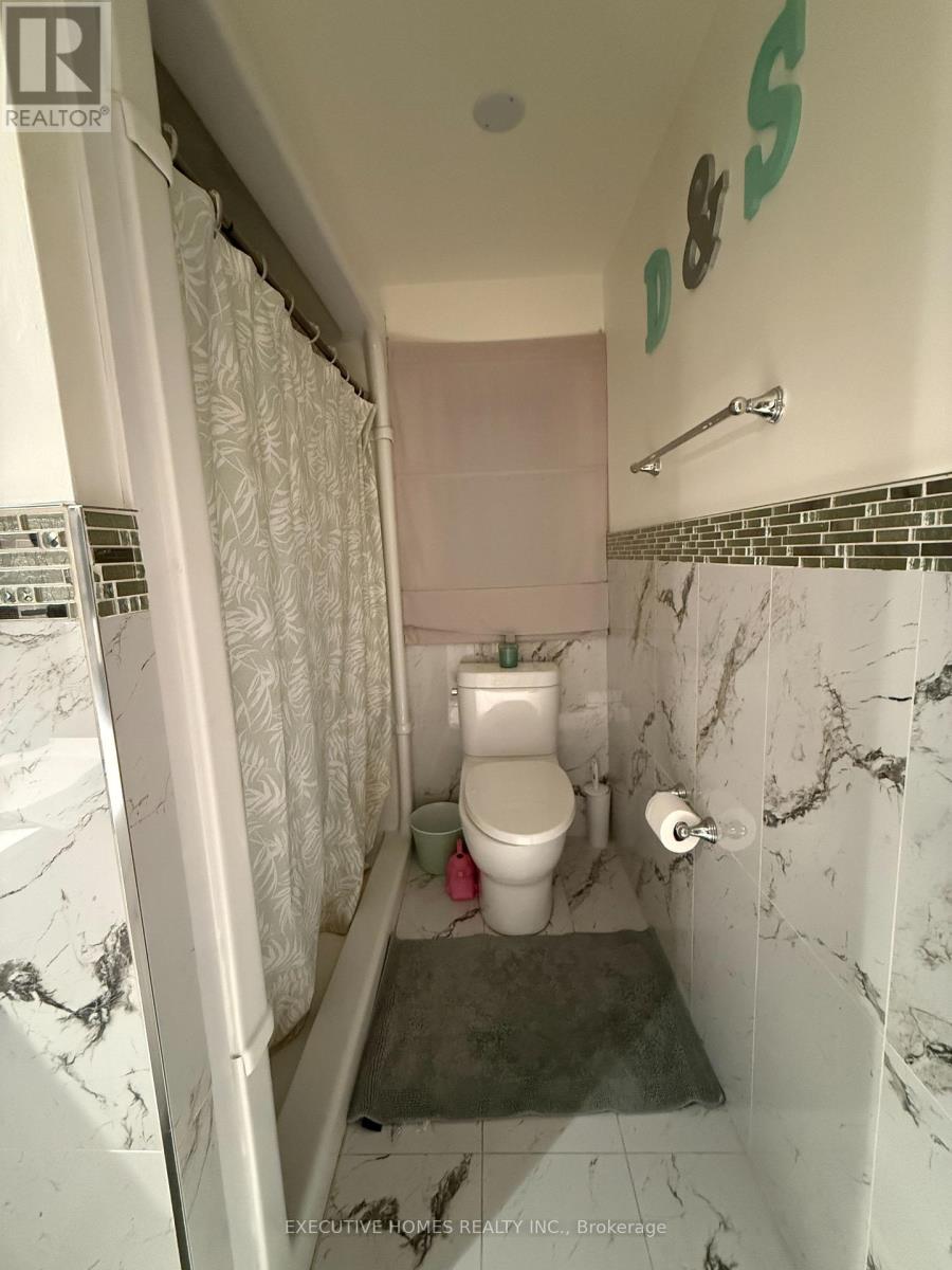 4388 Romfield Crescent, Mississauga, Ontario  L5M 4K9 - Photo 7 - W12858396