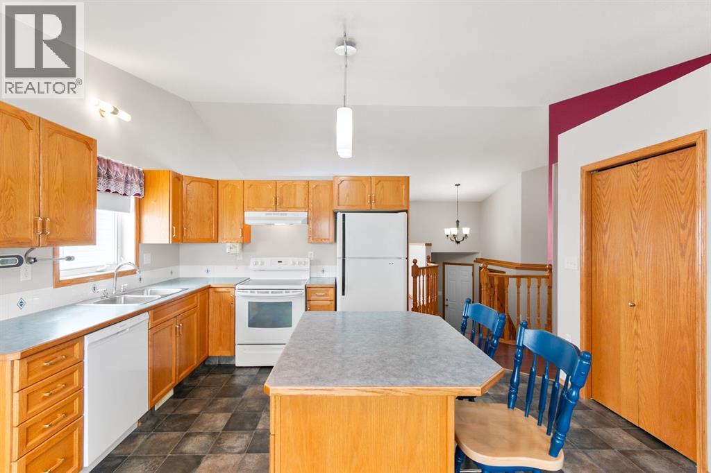 6228 Cypress Close, Olds, Alberta  T4H 1M7 - Photo 10 - A2289453