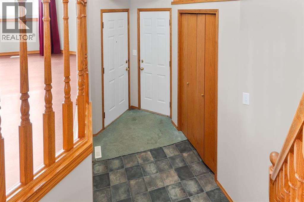 6228 Cypress Close, Olds, Alberta  T4H 1M7 - Photo 3 - A2289453