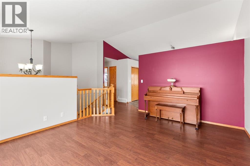 6228 Cypress Close, Olds, Alberta  T4H 1M7 - Photo 5 - A2289453