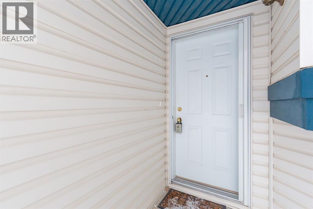 6228 Cypress Close, Olds, Alberta  T4H 1M7 - Photo 2 - A2289453