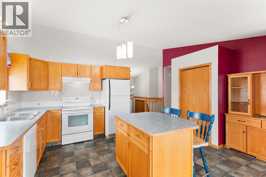 6228 Cypress Close, Olds, Alberta  T4H 1M7 - Photo 7 - A2289453