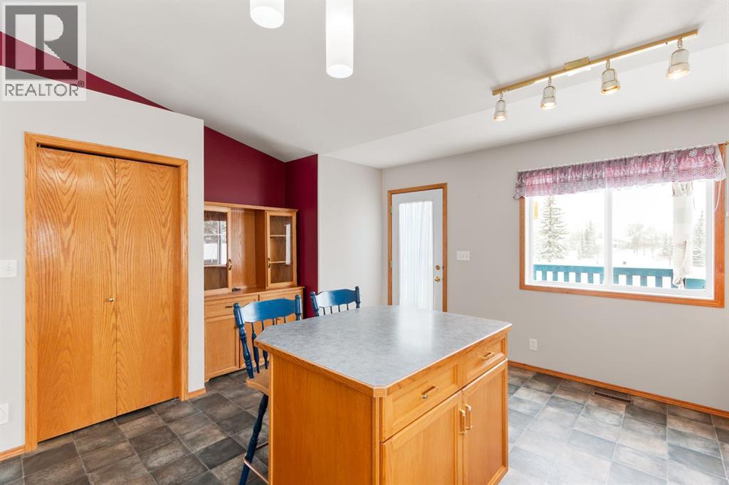 6228 Cypress Close, Olds, Alberta  T4H 1M7 - Photo 9 - A2289453