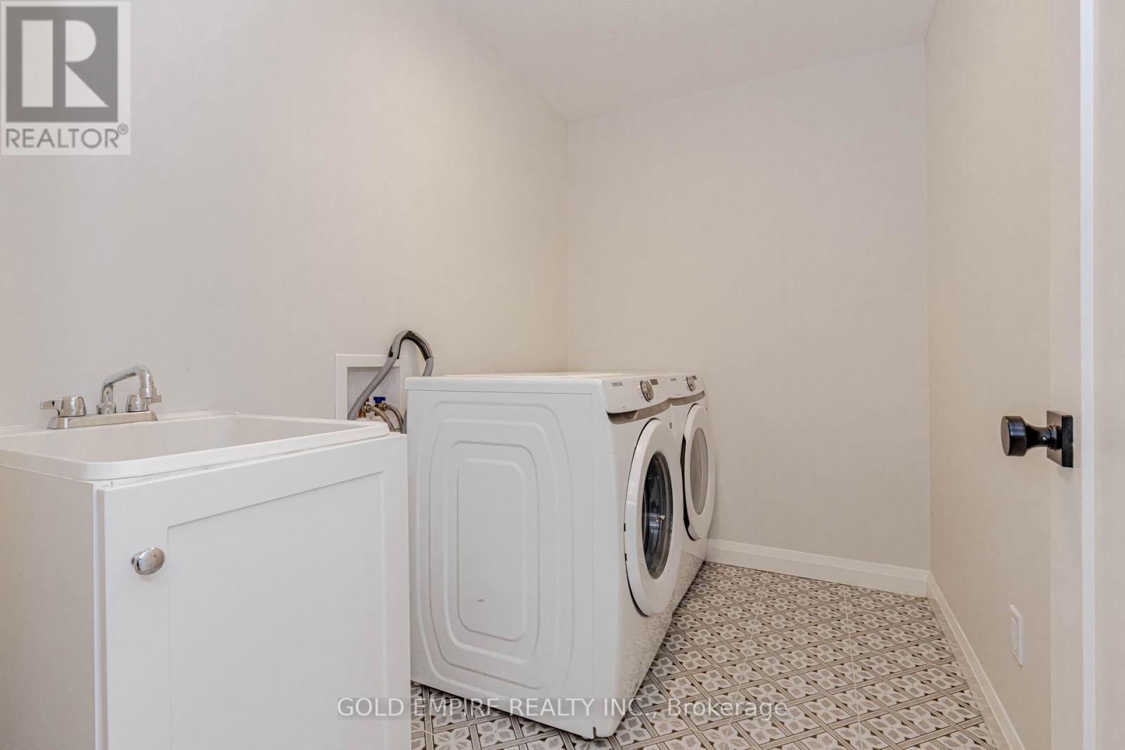 87 Stonefield Lane, Middlesex Centre, Ontario  N0M 2A0 - Photo 37 - X12874008