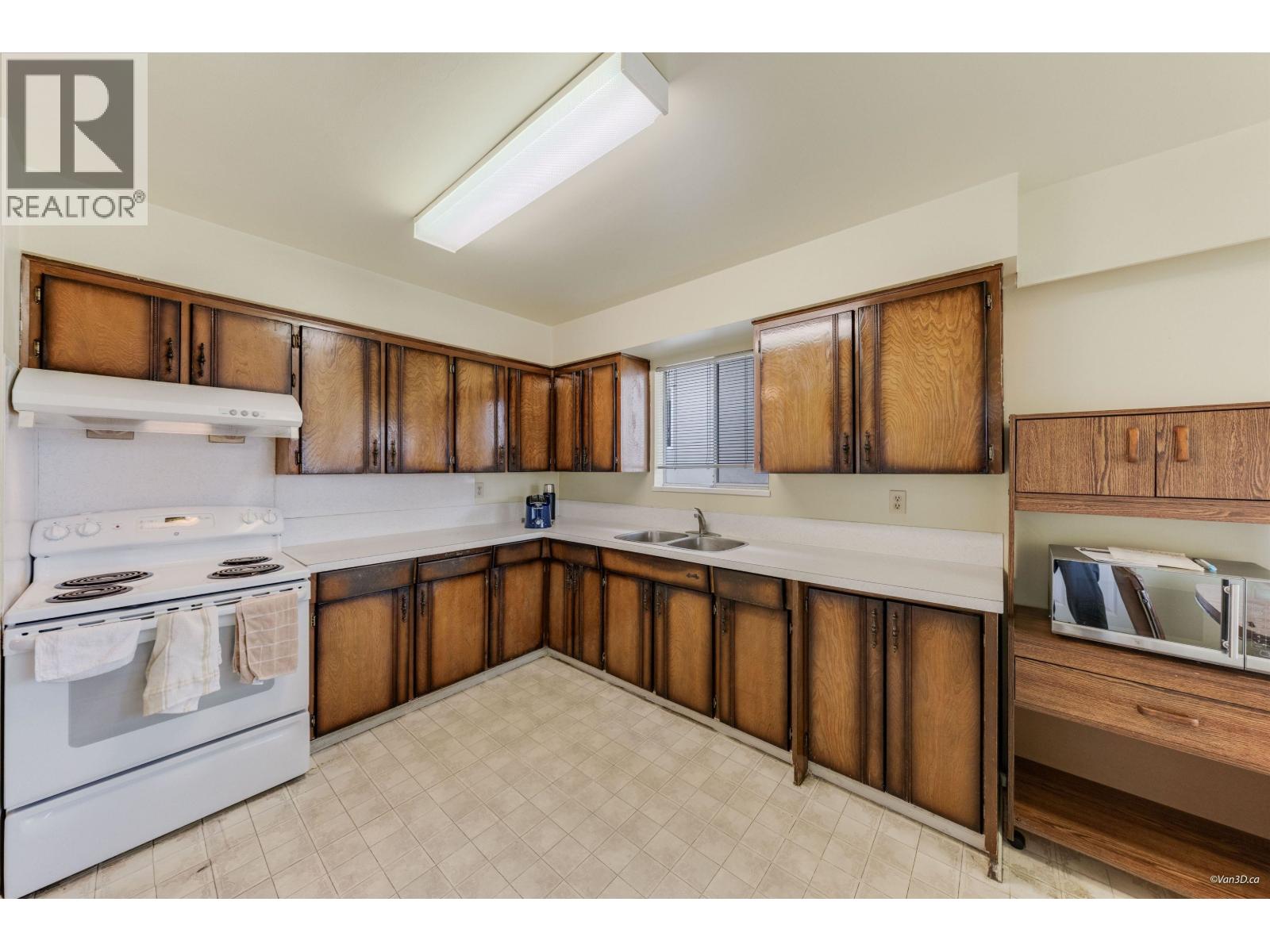 1961 E 50th Avenue, Vancouver, British Columbia  V5P 1V1 - Photo 13 - R3098551