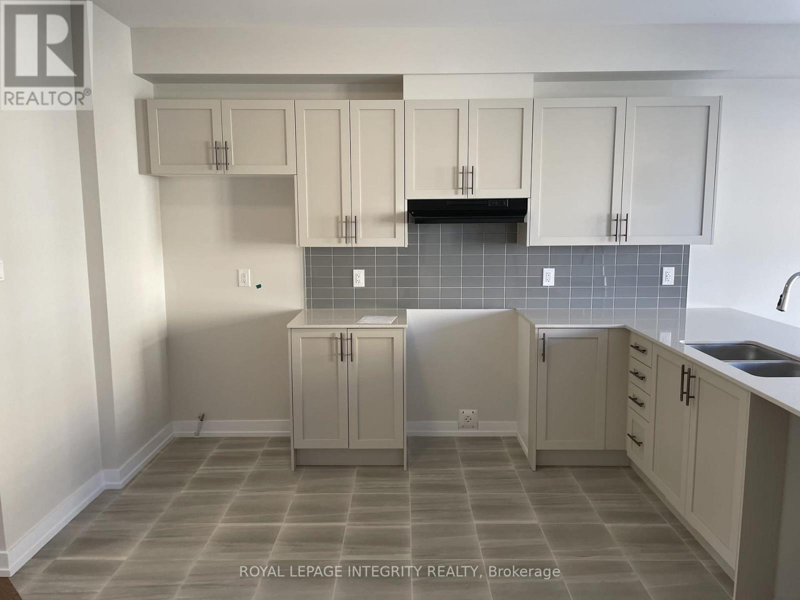 957 Seagrave Lane, Ottawa, Ontario  K0A 2Z0 - Photo 4 - X12874024