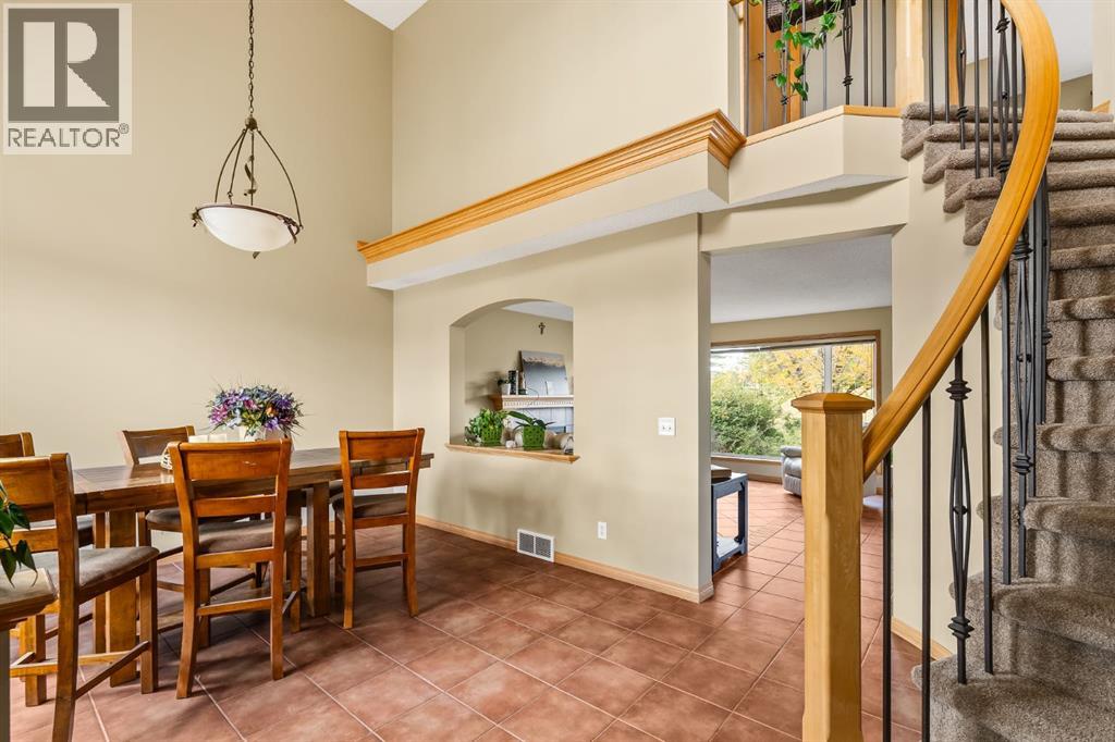 120 Simcoe Close Sw, Calgary, Alberta  T3H 4N3 - Photo 12 - A2292003