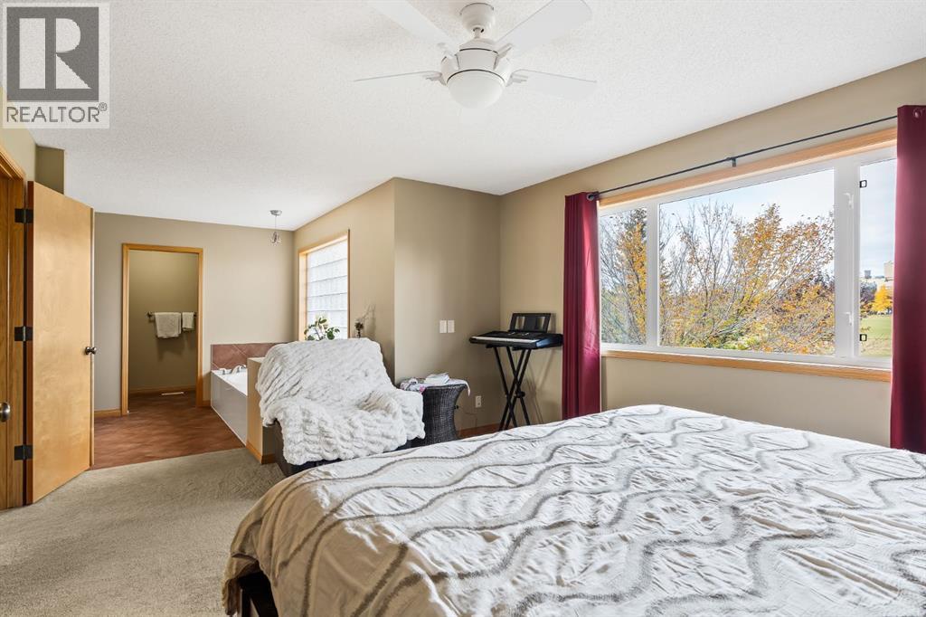 120 Simcoe Close Sw, Calgary, Alberta  T3H 4N3 - Photo 17 - A2292003