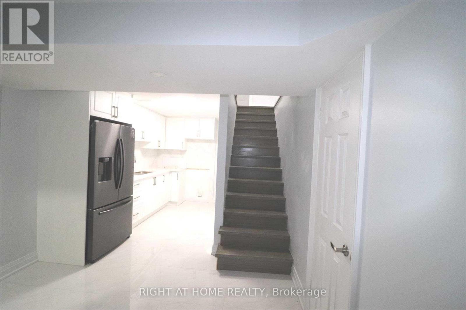 688 Village Parkway, Markham (Unionville), Ontario  L3R 2Y5 - Photo 4 - N12874018