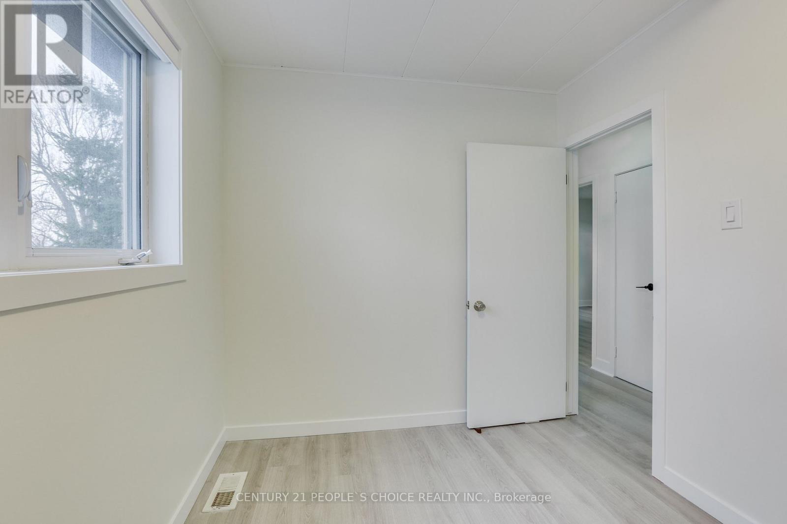 Photo 10 of 50 for 545 Creston Avenue