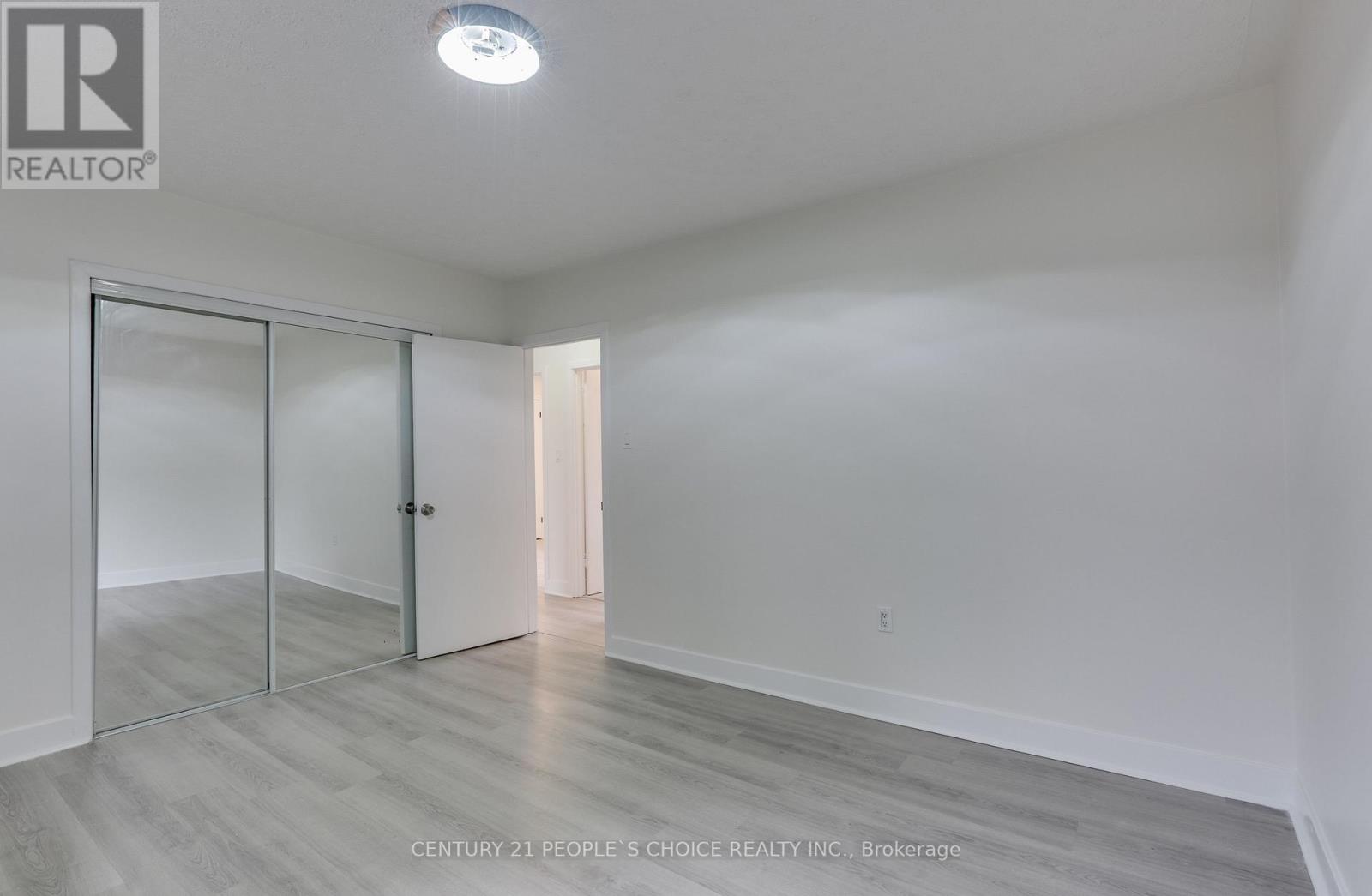 Photo 17 of 50 for 545 Creston Avenue