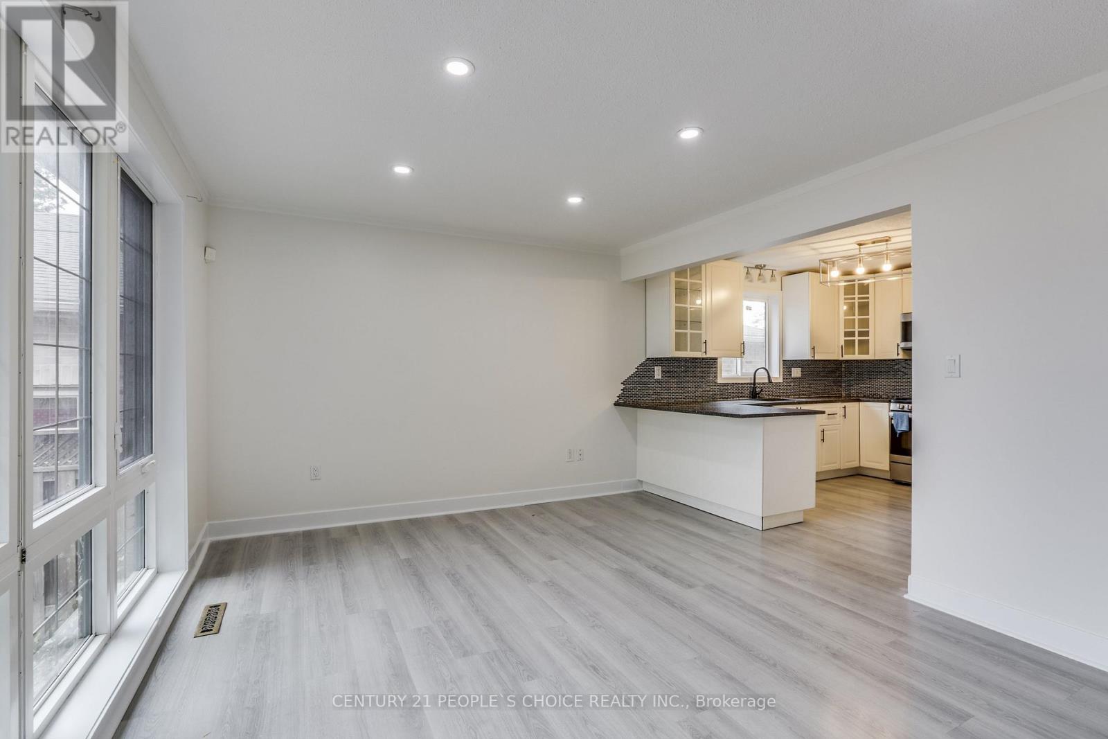 Photo 19 of 50 for 545 Creston Avenue