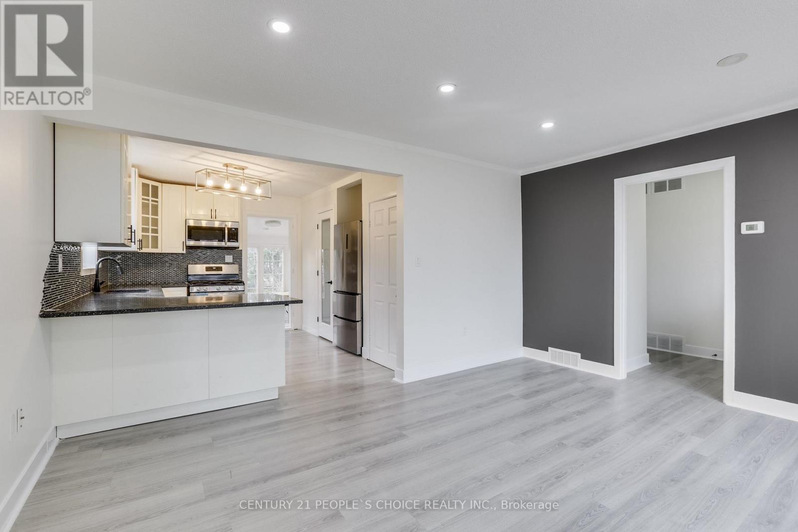 Photo 22 of 50 for 545 Creston Avenue