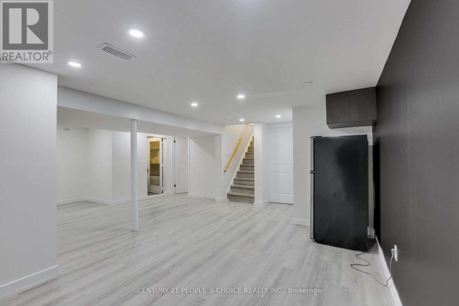 Photo 31 of 50 for 545 Creston Avenue