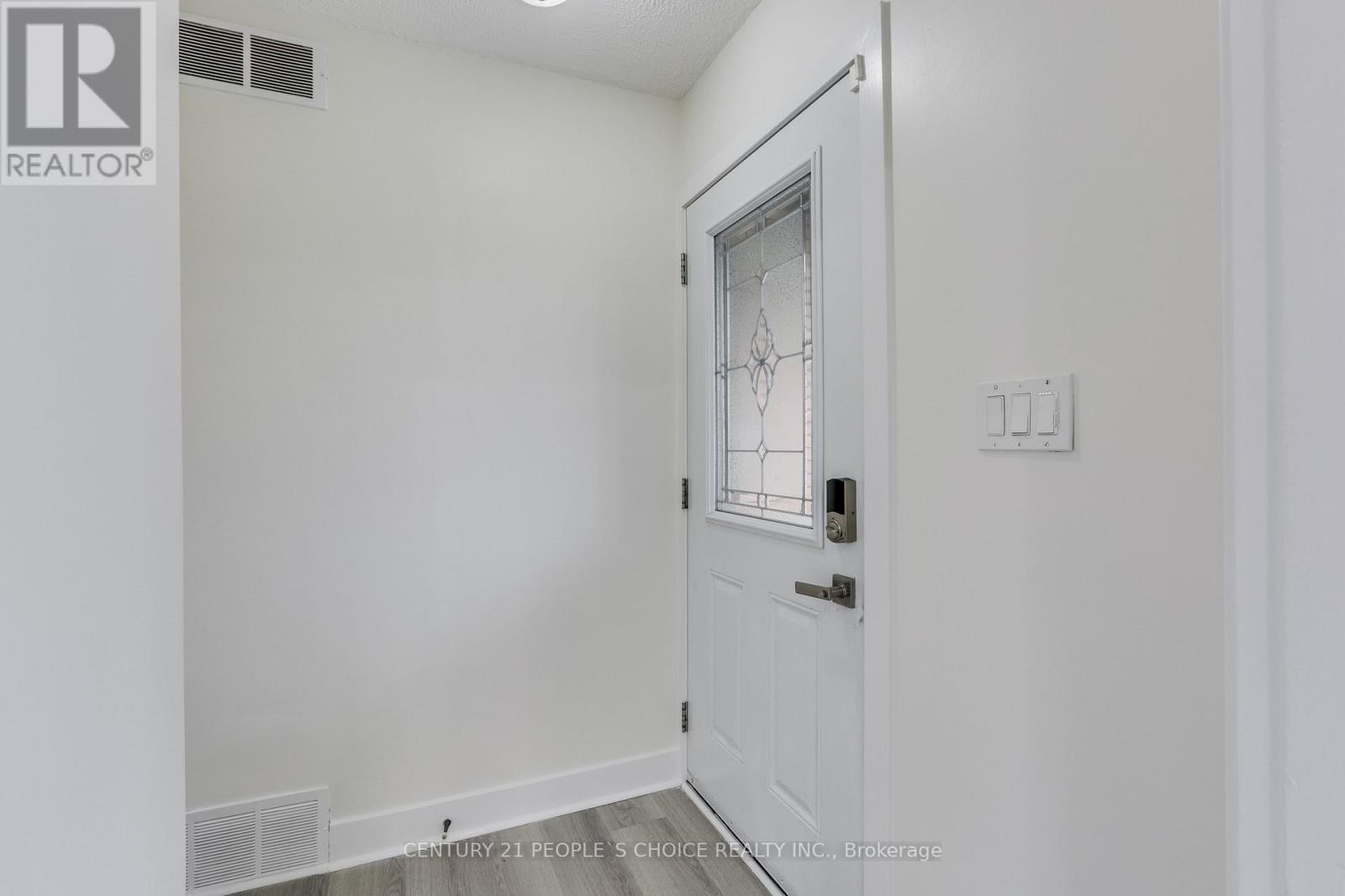 Photo 4 of 50 for 545 Creston Avenue