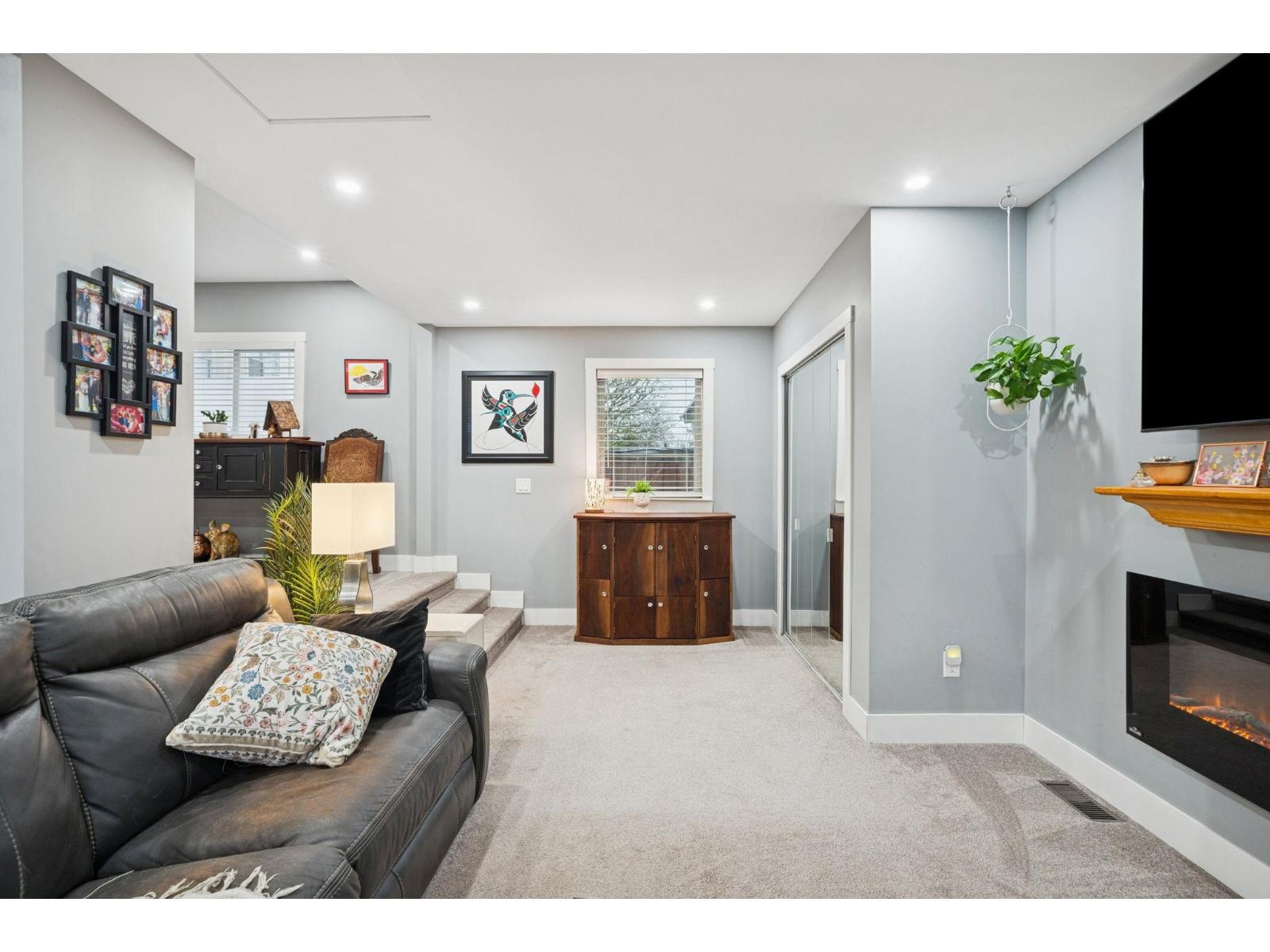 7334 Alder Street, Mission, British Columbia  V2V 3N9 - Photo 5 - R3088631