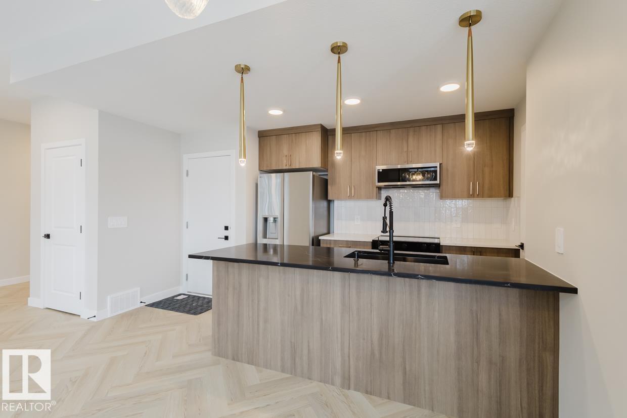 #4 16231 19 Av Sw, Edmonton, Alberta  T6W 5C6 - Photo 1 - E4476984