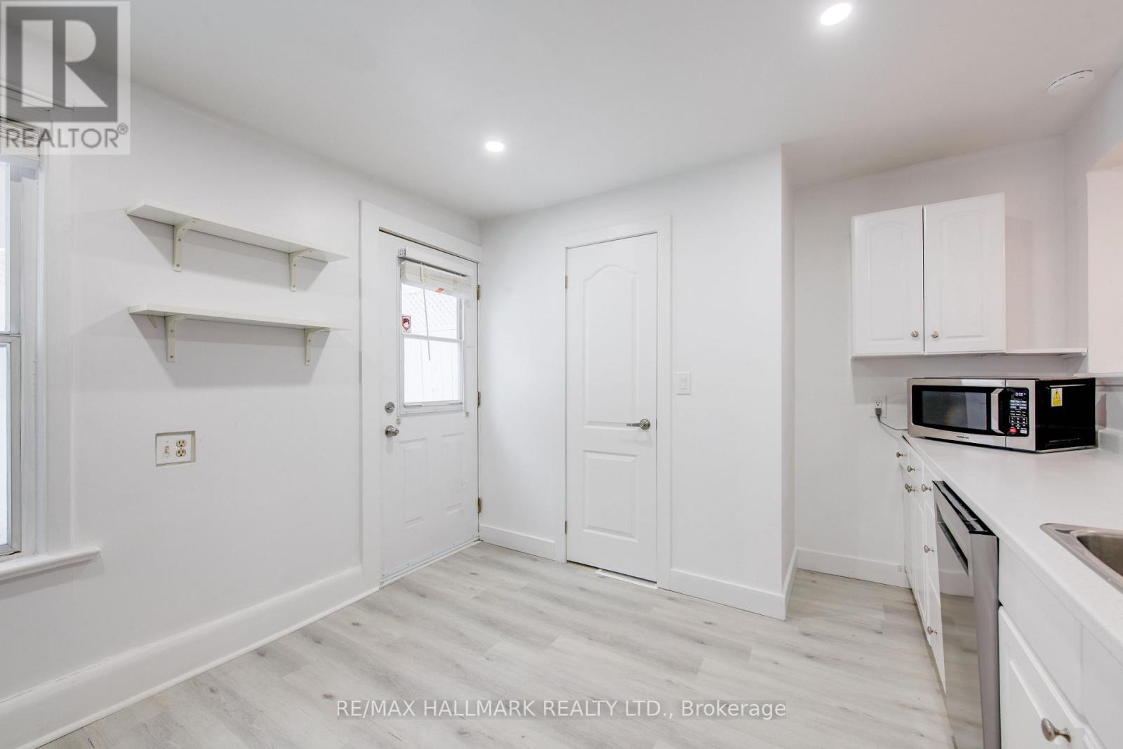 106 Willow Avenue, Toronto, Ontario  M4E 3K3 - Photo 9 - E12834848