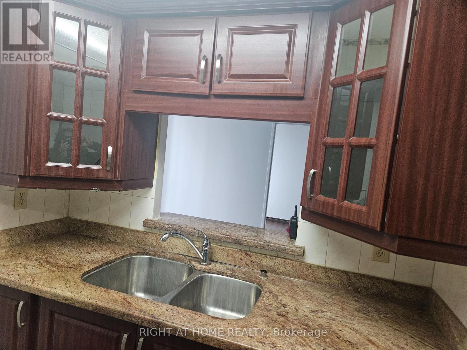 310 - 285 Enfield Place, Mississauga (City Centre), Ontario  L5B 3Y6 - Photo 25 - W12873884