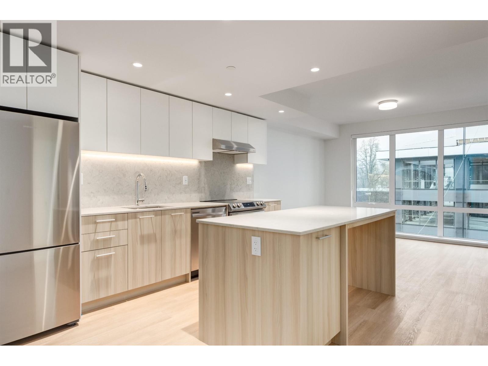 522 126 21st St E Street, North Vancouver, British Columbia  V7L 0J2 - Photo 1 - R3098199