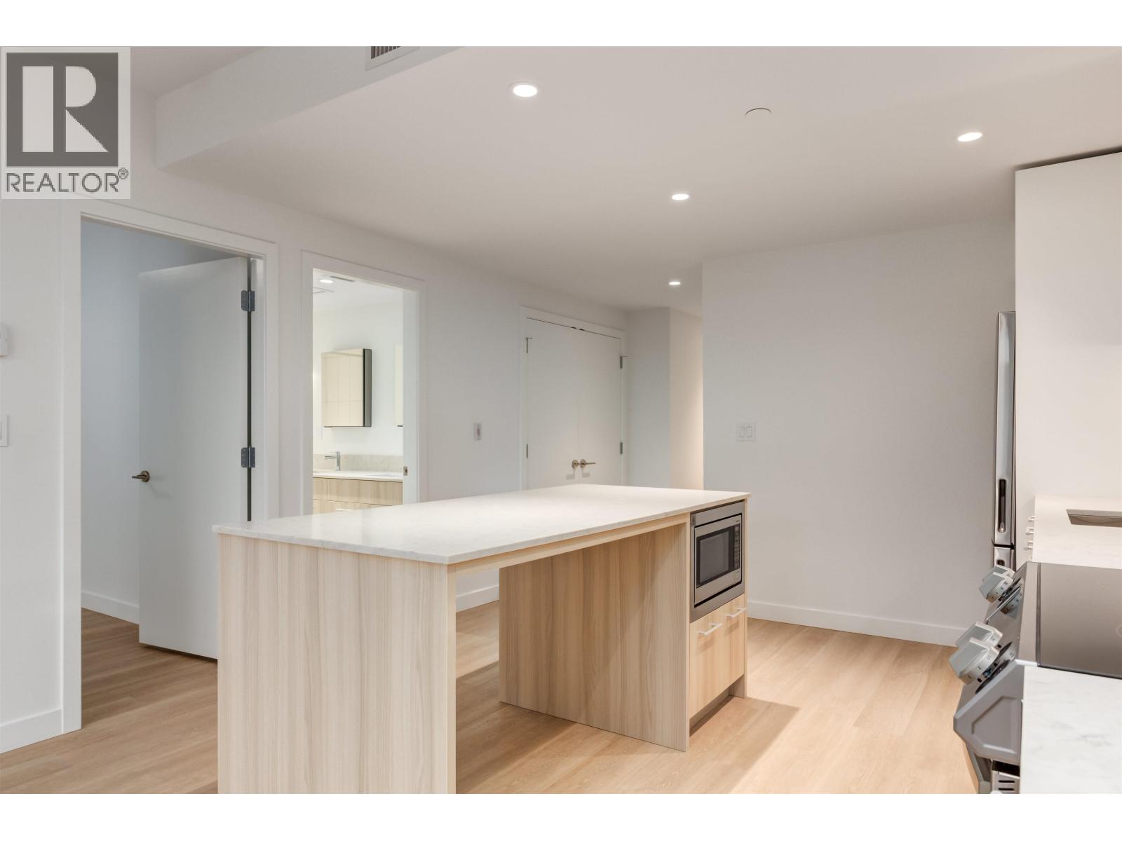 522 126 21st St E Street, North Vancouver, British Columbia  V7L 0J2 - Photo 8 - R3098199