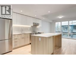 522 126 21ST ST E STREET, North Vancouver, British Columbia