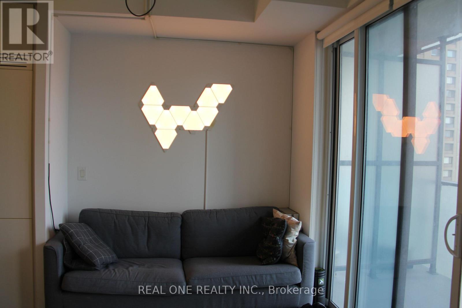 1811 - 1080 Bay Street, Toronto, Ontario  M5S 0A5 - Photo 13 - C12874066