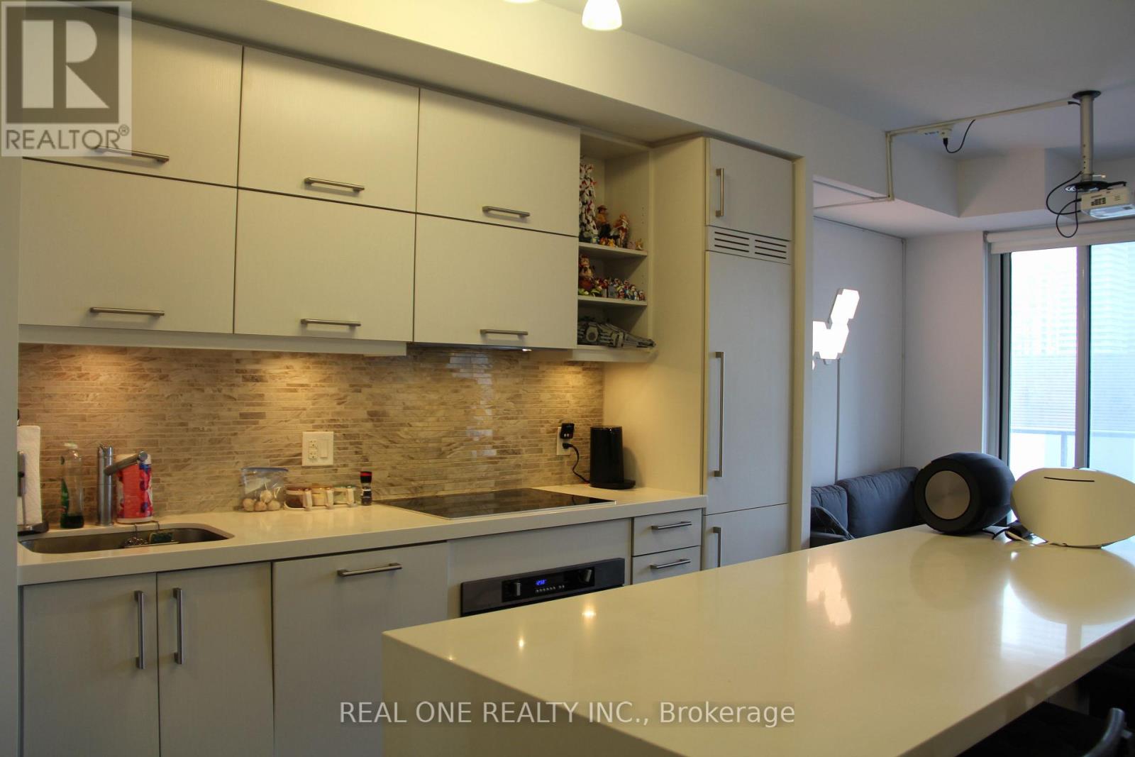 1811 - 1080 Bay Street, Toronto, Ontario  M5S 0A5 - Photo 3 - C12874066