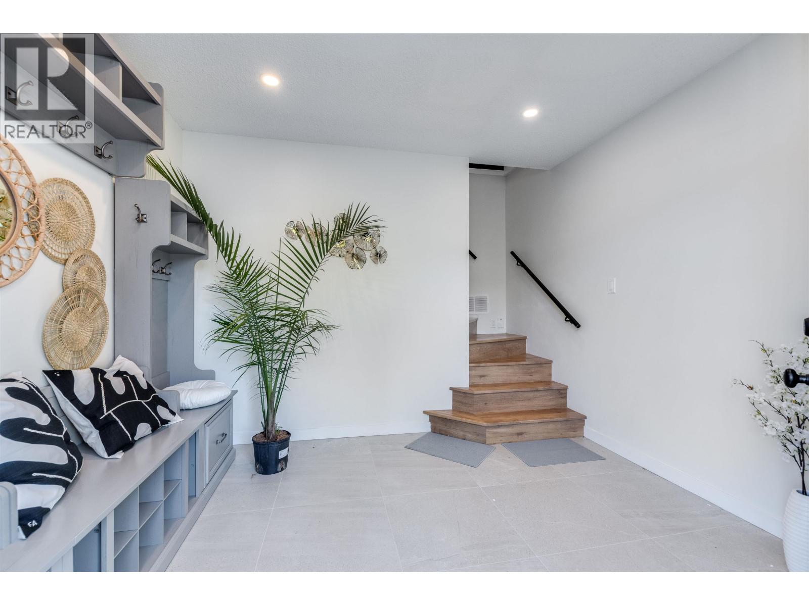 1790 Westminster Avenue, Port Coquitlam, British Columbia  V3B 1E2 - Photo 3 - R3098938