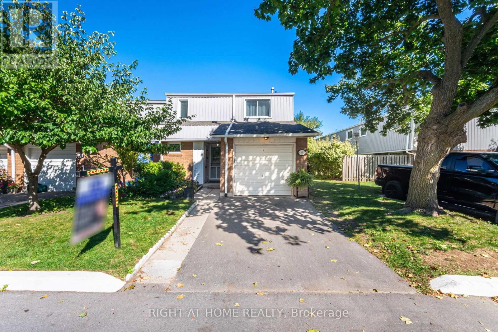 7 - 453 Woodview Road, Burlington, Ontario  L7N 2Z9 - Photo 2 - W12874060