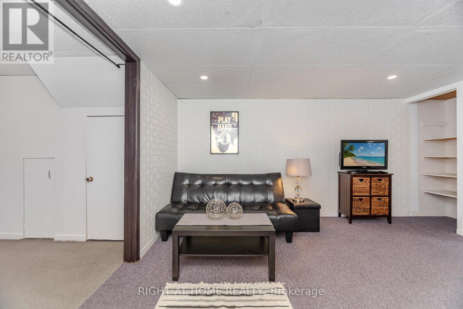 7 - 453 Woodview Road, Burlington, Ontario  L7N 2Z9 - Photo 29 - W12874060