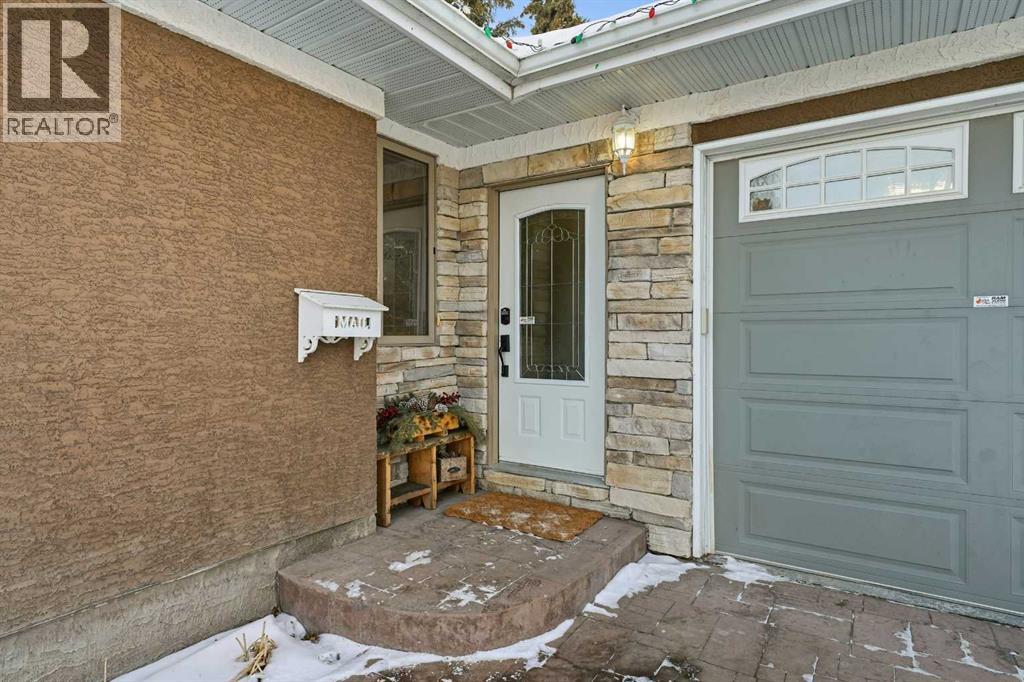 14 Sherwood Crescent, Red Deer, Alberta  T4N 0A3 - Photo 2 - A2278810