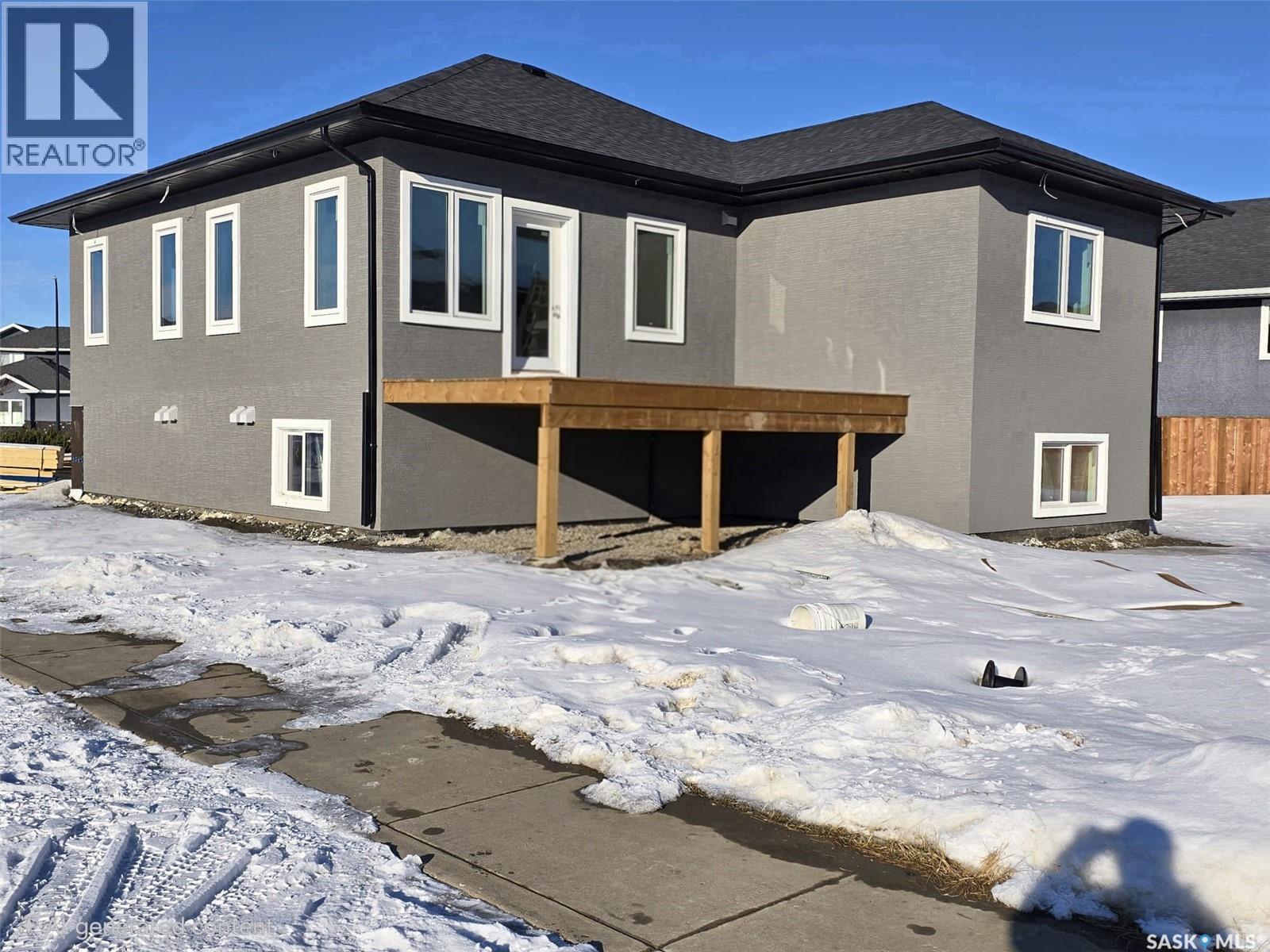 231 Lehrer Place, Saskatoon, Saskatchewan  S7R 0L4 - Photo 3 - SK029702