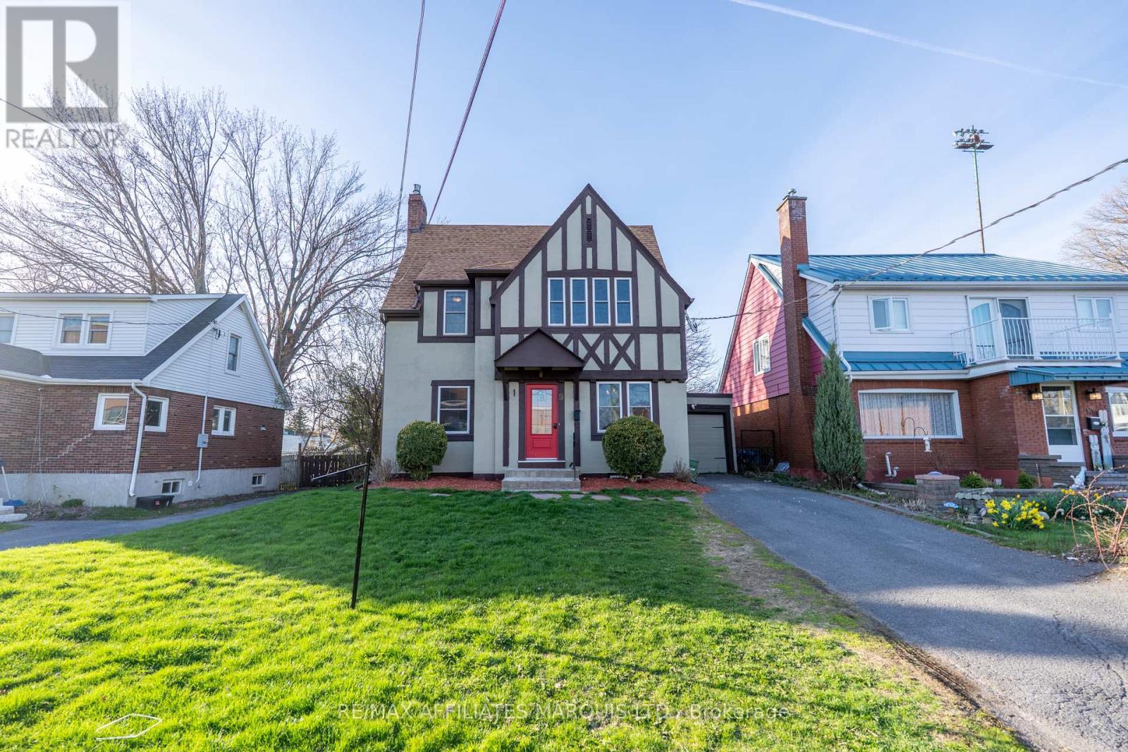 9 OLD ORCHARD AVENUE, Cornwall, Ontario