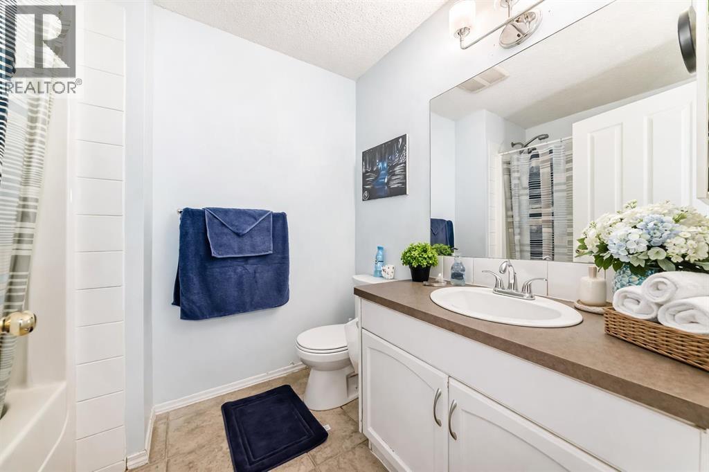 115 Saddlebrook Point Ne, Calgary, Alberta  T3J 0K3 - Photo 5 - A2292795