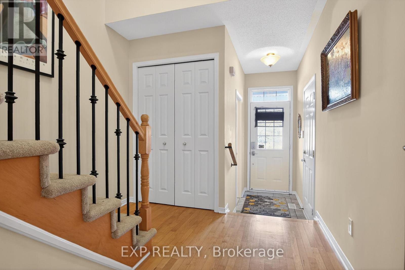 304 Goldridge Drive, Ottawa, Ontario  K2T 1L1 - Photo 4 - X12874134