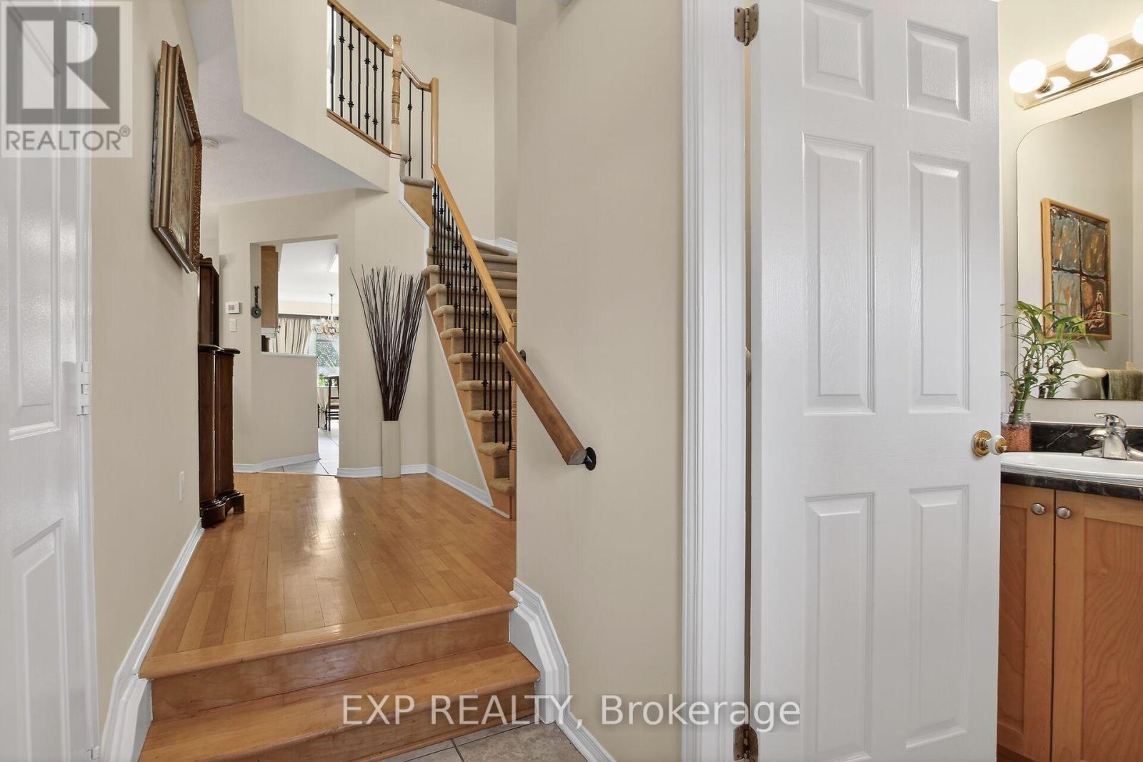 304 Goldridge Drive, Ottawa, Ontario  K2T 1L1 - Photo 6 - X12874134