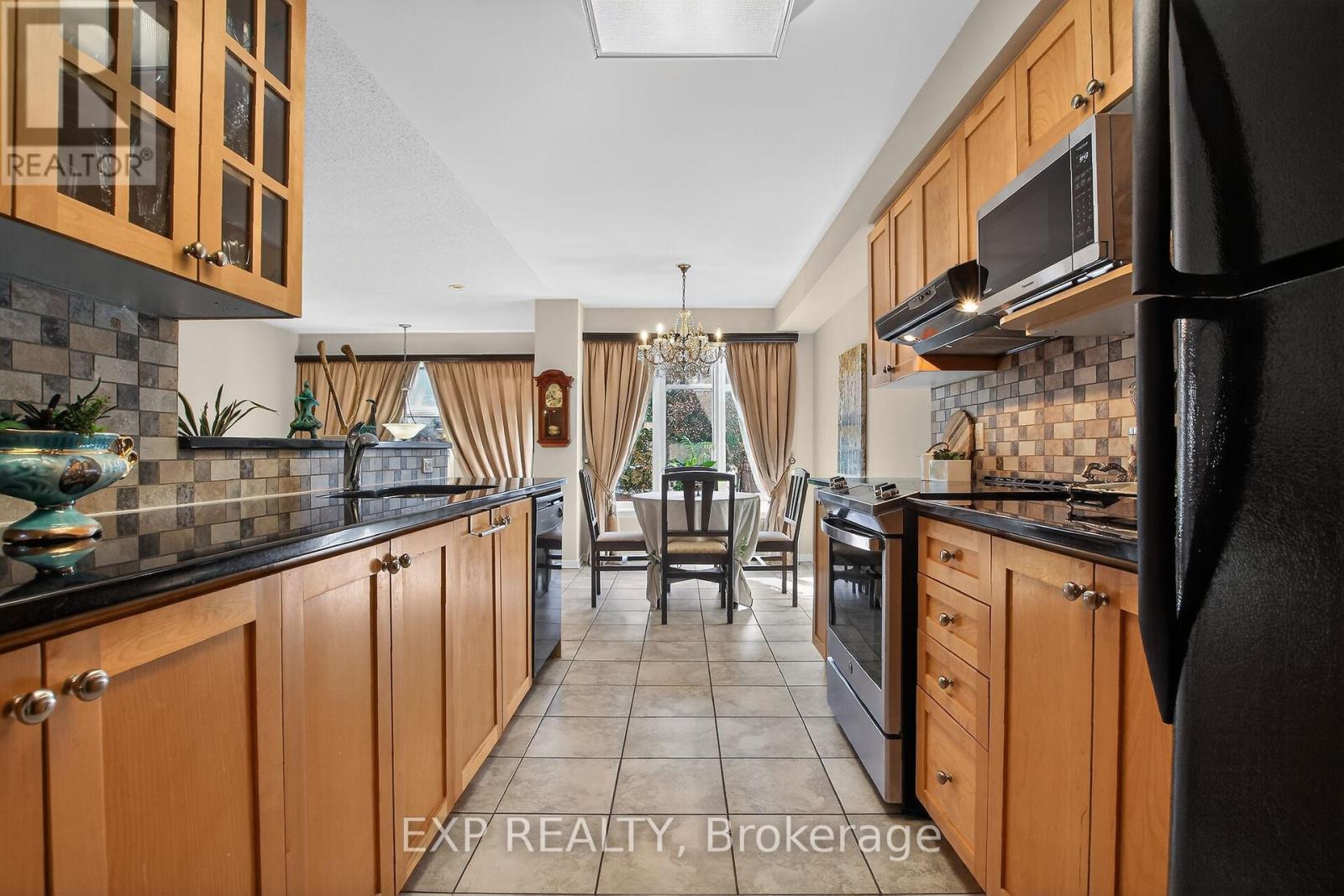 304 Goldridge Drive, Ottawa, Ontario  K2T 1L1 - Photo 7 - X12874134