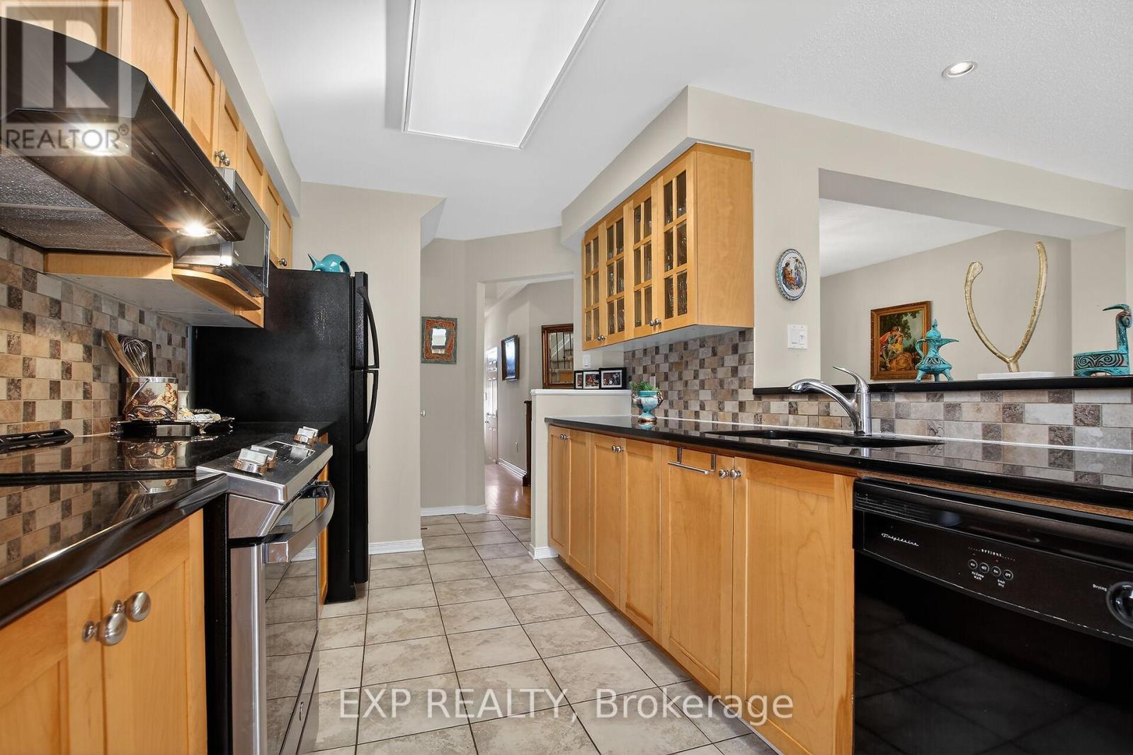 304 Goldridge Drive, Ottawa, Ontario  K2T 1L1 - Photo 9 - X12874134