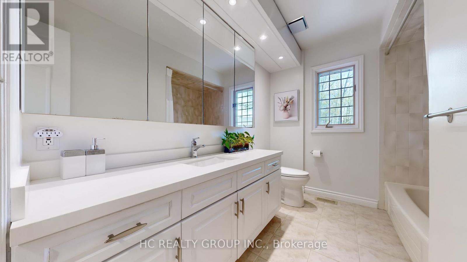 2 Glenridge Drive, Markham, Ontario  L6C 1A1 - Photo 35 - N12874106