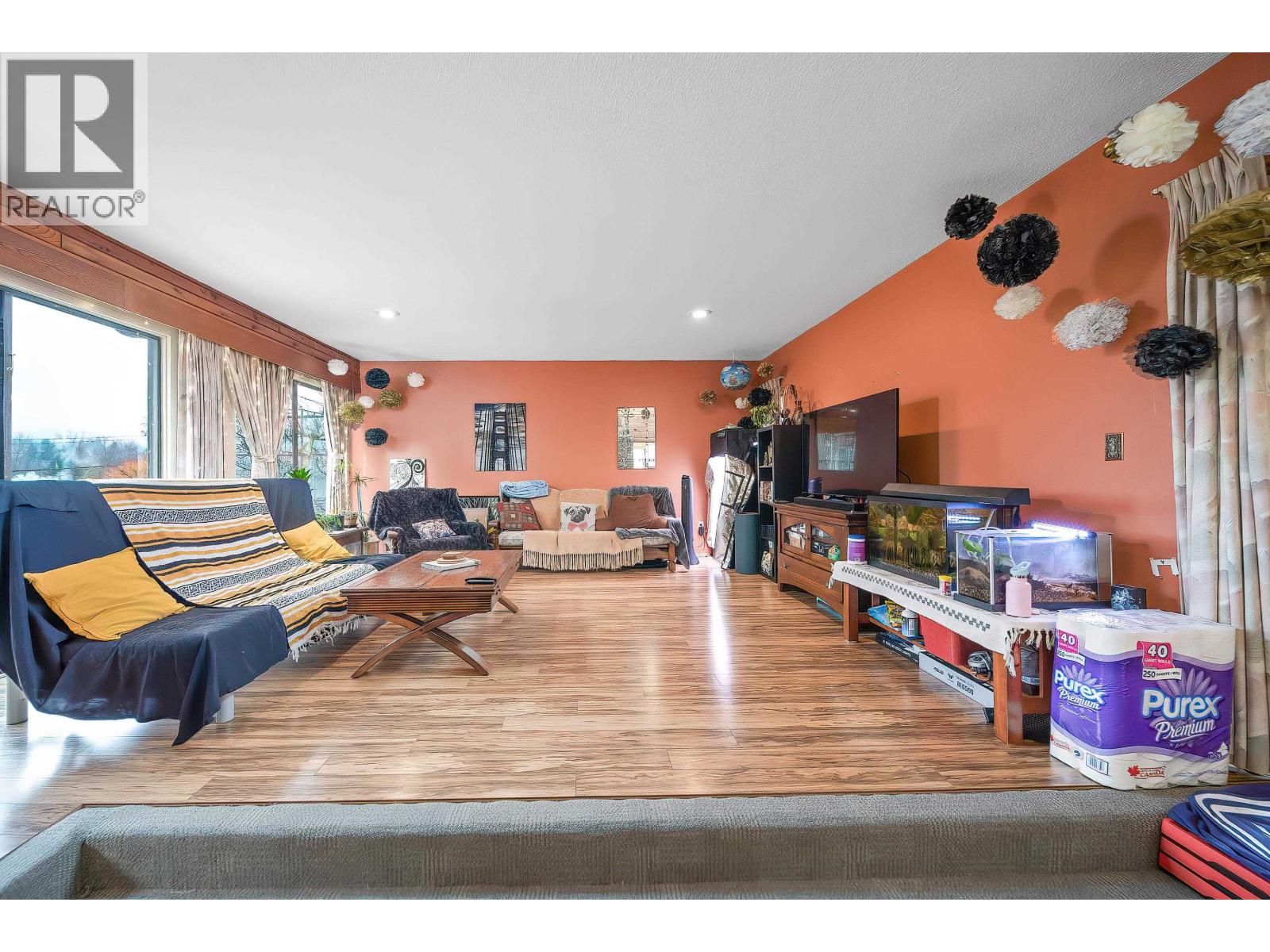 5734 Eglinton Street, Burnaby, British Columbia  V5G 2B6 - Photo 4 - R3097903